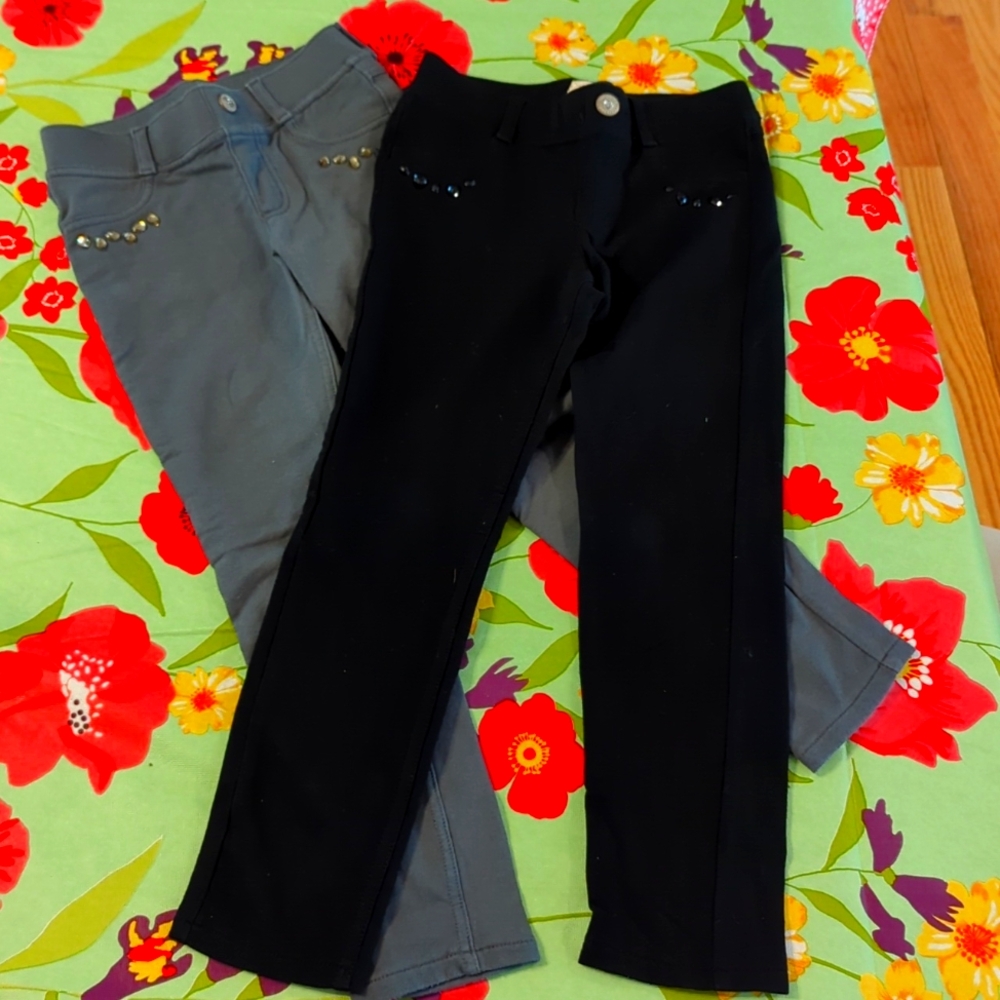 Two pairs of girls size 6/7 Sonoma pants. Super comfy and styled with accents.
